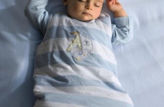 Як правильно має спати немовля: безпечні позиції та поради для батьків