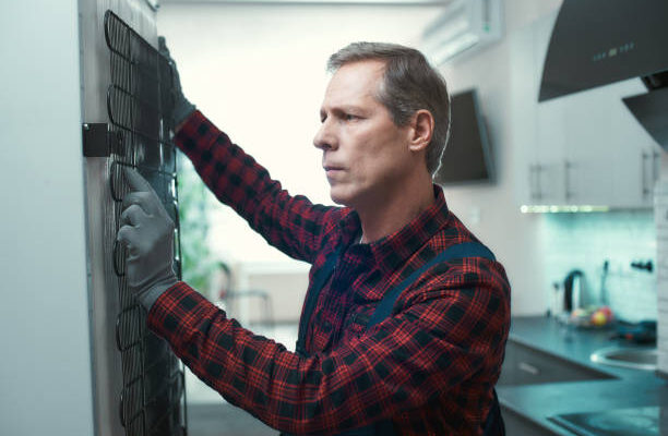 Яка оптимальна напруга в електромережі: норми для безпеки та ефективності