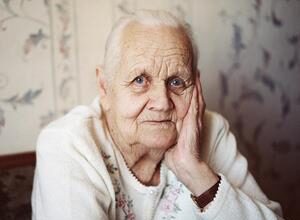 Значення сну: до чого сниться померла бабуся внучці і що це віщує?