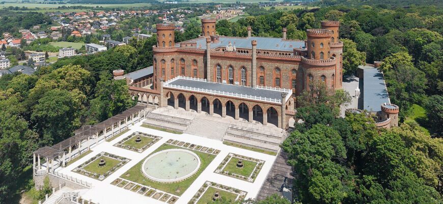 Загадкові Палаци: Історія та Секрети Величних Архітектурних Шедеврів