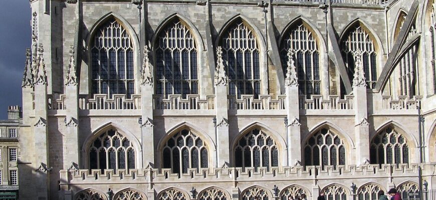 Контрфорс: функції, види та застосування в архітектурі і будівництві