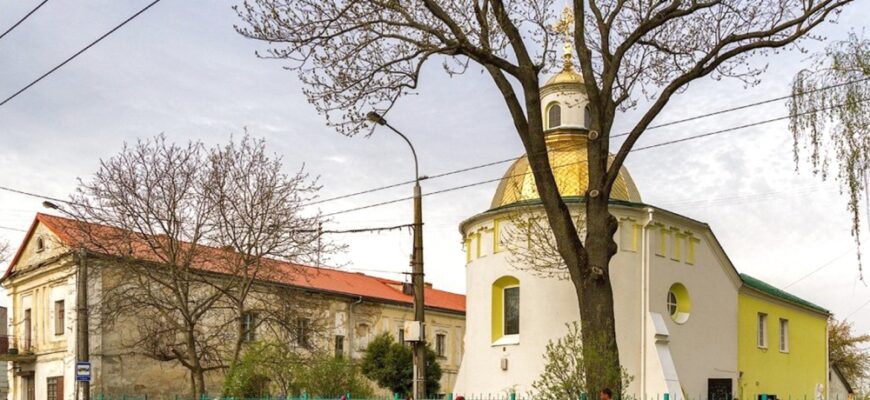 Хрестовоздвиженська церква Луцька: історія та архітектура храму
