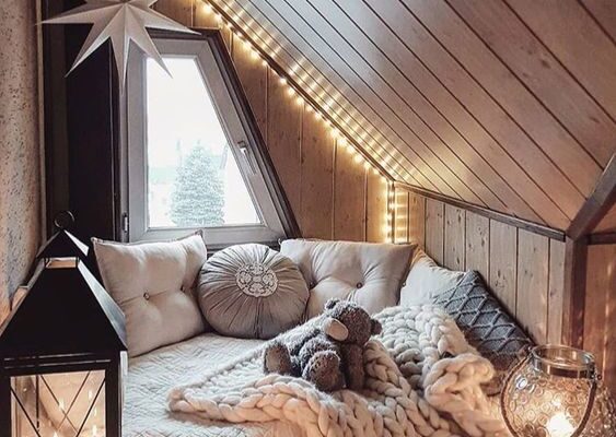 Як облаштувати затишні кімнати під дахом: поради та ідеї для мансарди