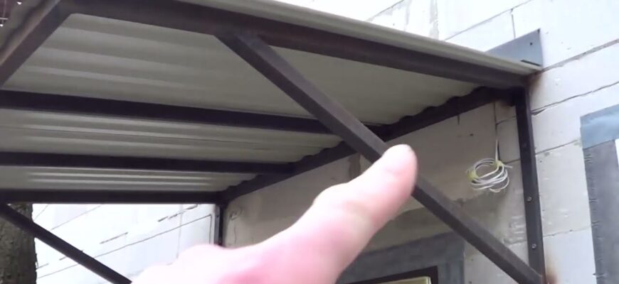 Як самостійно зробити козирок над вхідними дверима: покрокова інструкція