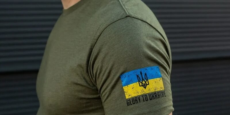 Патріотичний одяг в Україні 2026: символіка, якість принту і streetwear Патріотичний одяг в Україні 2026: символіка, якість принту і streetwear