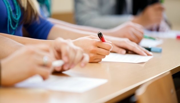 Паперові контрольні роботи: чому вчителі відмовляються від звичного формату