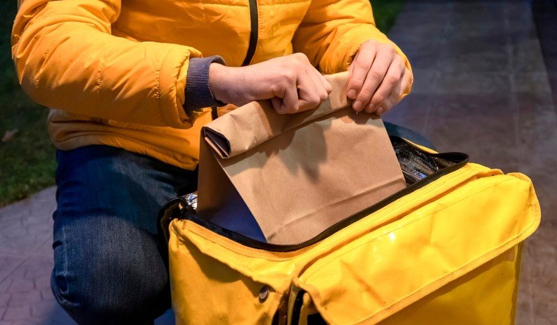 пакування для доставки їжі